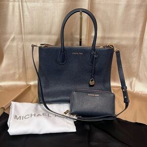 Michael Kors Mercer large accordion tote w/matching wristlet Navy Blue